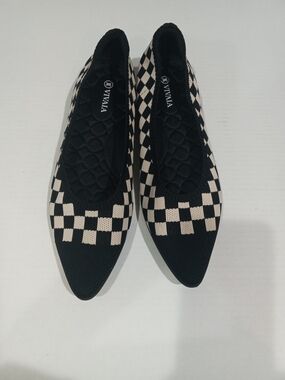 Vivaia Women's Black & Cream Check Knit Pointed Flats